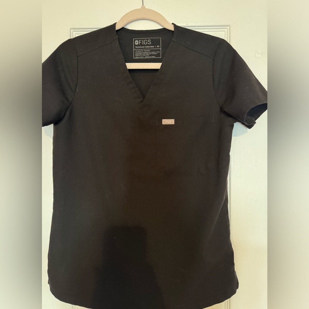 Figs one pocket scrub top. Black. XS. 🖤